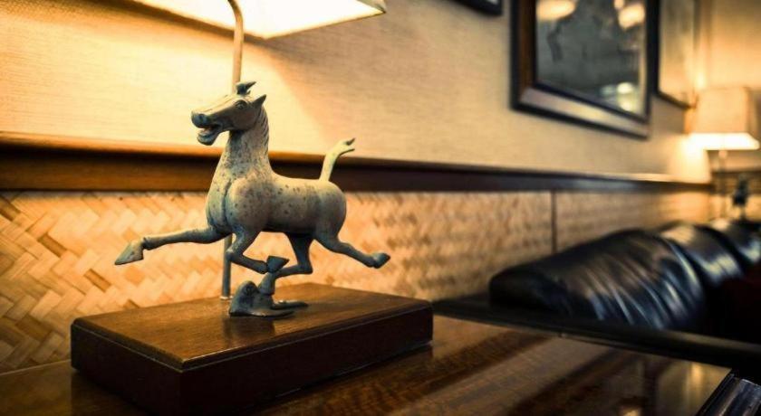 Equus Hotel Хонолулу Екстериор снимка