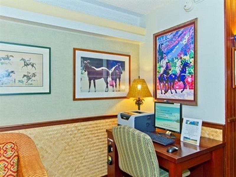 Equus Hotel Хонолулу Екстериор снимка
